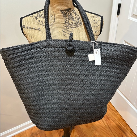 Handbags - ☀️Large Black Wicker Beach Bag